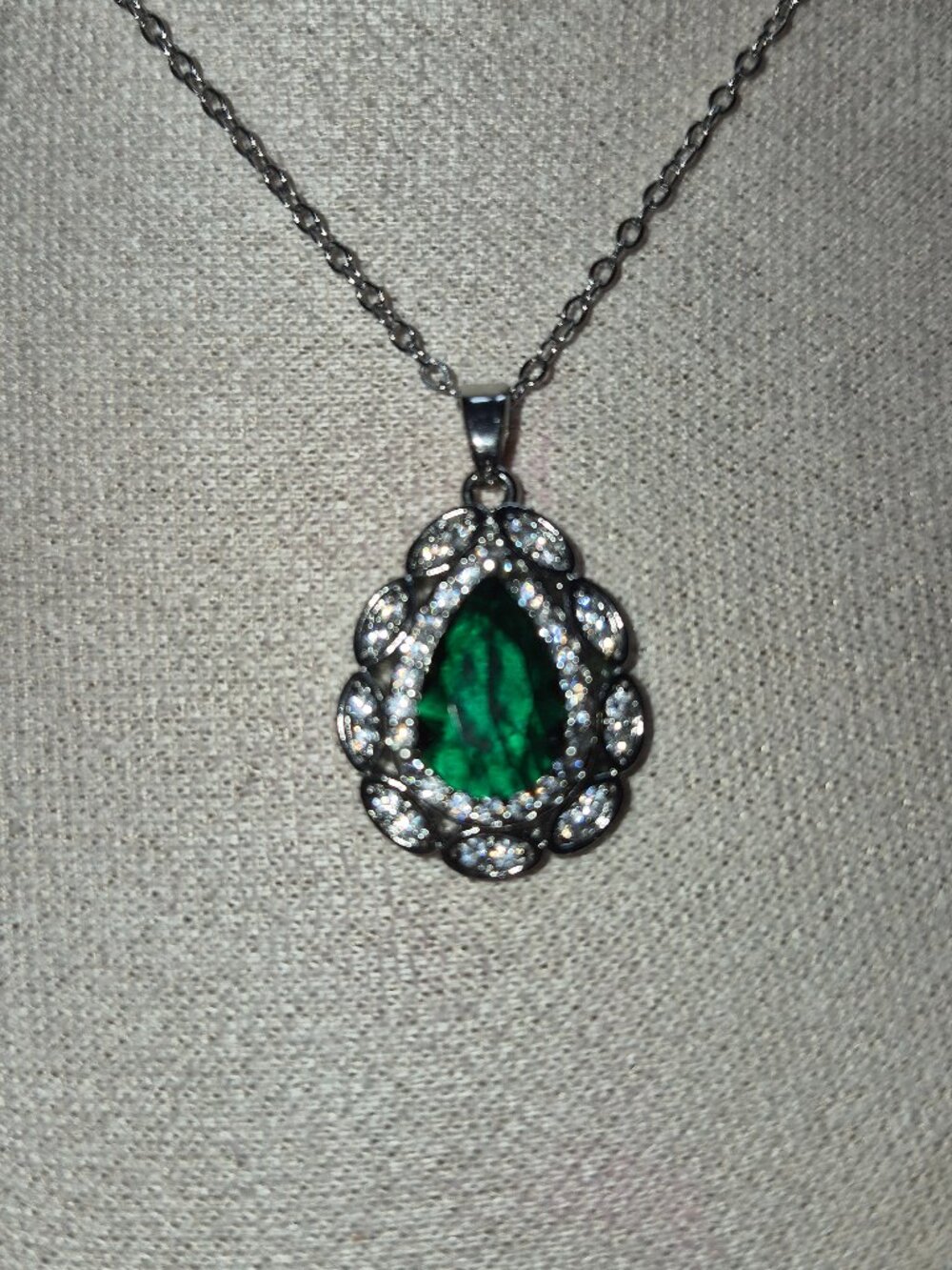 Swarovski Crystal Emerald Green Pear Halo Necklace 18" *NEW*